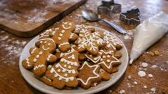 Easy Gingerbread Biscuits with Royal Icing – crisp edges, neat shapes