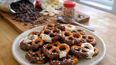 Chocolate-Dipped Pretzels with Sprinkles — a quick no-bake sweet-and-salty treat