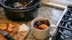 Slow cooker mulled wine – gently spiced, ready to keep warm for guests