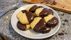 Chocolate-Dipped Orange Shortbread Biscuits – an easy slice-and-bake recipe for neat rounds
