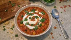 Spicy red lentil and chickpea soup